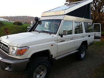 SOLD – Toyota Land Cruiser 76 – Pop Top Roof – Germany – €49,000